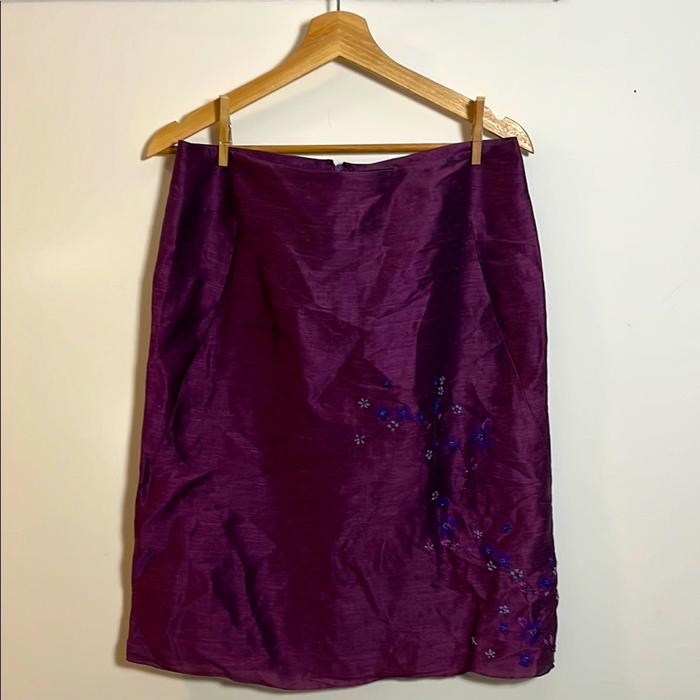 TAHARI Elegant Purple Skirt with Floral Embroidery